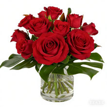 12 Red Rose Bouquet in Vase